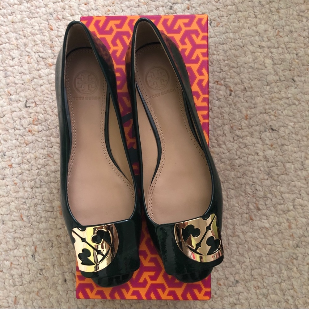 NIB Tory Burch Square toe logo flat